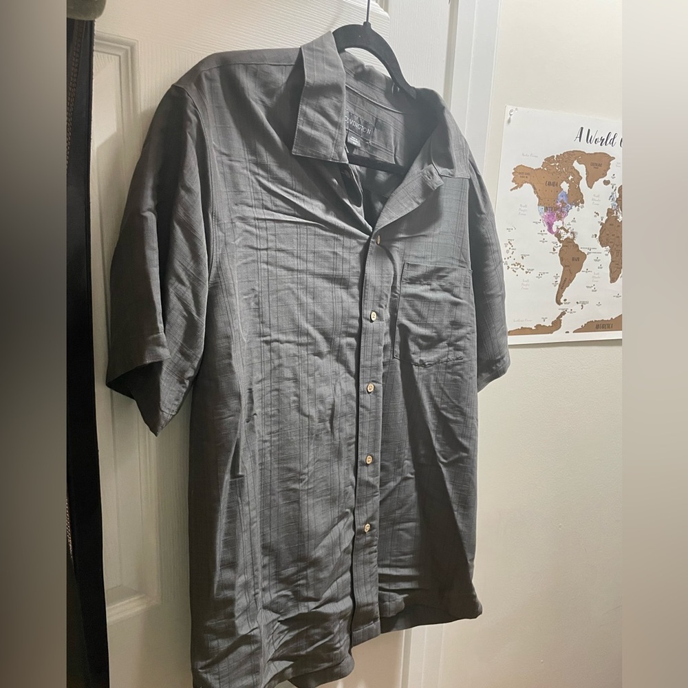 Men’s short sleeve button down